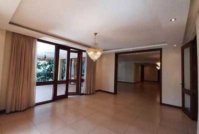 4 Bed Apartment with En Suite in Riverside