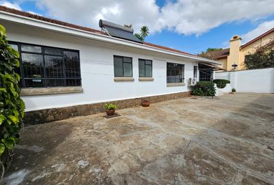 5 Bed House with En Suite in Runda