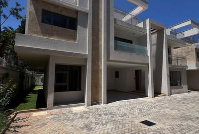 6 Bed Townhouse with En Suite at Lavington Green - 2