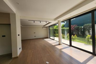 4 Bed Villa with En Suite in Lavington - 3