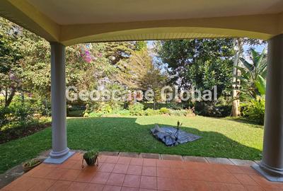 4 Bed House with En Suite in Rosslyn - 2