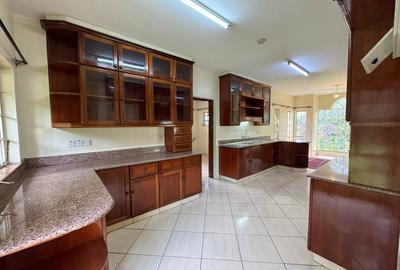 5 Bed Townhouse with En Suite in Rosslyn