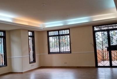 5 Bed Townhouse with En Suite in Westlands Area