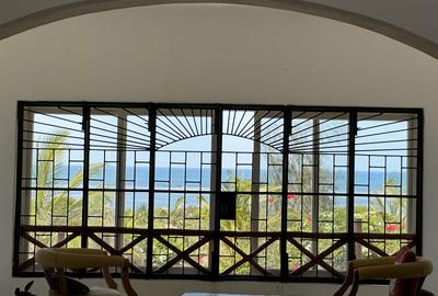 4 Bed House with En Suite in Watamu - 3