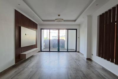 3 Bed Apartment with En Suite in Brookside