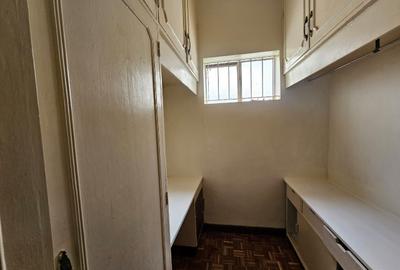 4 Bed House with En Suite in Spring Valley - 2