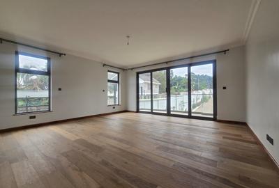 5 Bed House with En Suite in Lavington