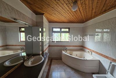5 Bed Townhouse with En Suite in Spring Valley