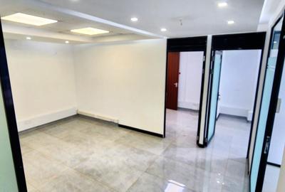 1,000 ft² Commercial Property with Service Charge Included in Westlands Area