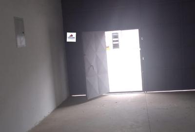 8,500 ft² Warehouse with Fibre Internet in Industrial Area - 4