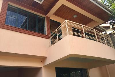 5 Bed House with En Suite in Lavington