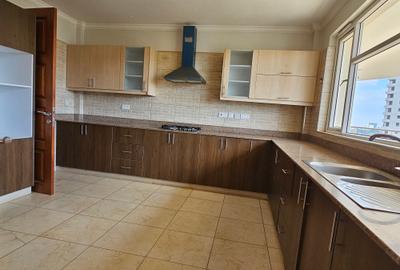 3 Bed Apartment with En Suite at Parklands