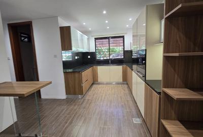 4 Bed House with En Suite in Runda