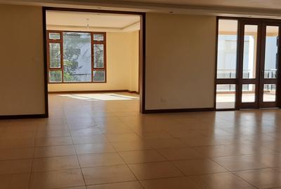 4 Bed Apartment with En Suite in Riverside