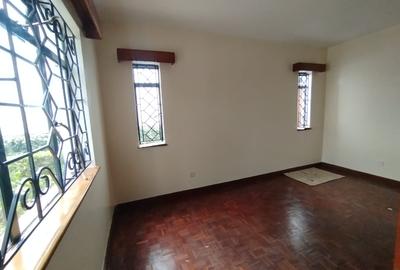 5 Bed House with En Suite in Spring Valley - 2