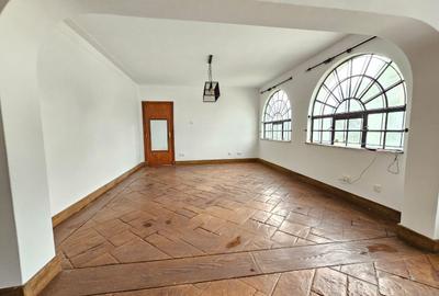 4 Bed House with En Suite in Nyari - 3