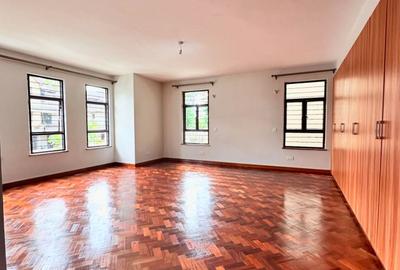 5 Bed House with En Suite in Lavington - 4