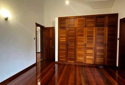 4 Bed Townhouse with En Suite in Spring Valley - 4