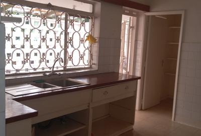 4 Bed House with En Suite at Rosslyn Area