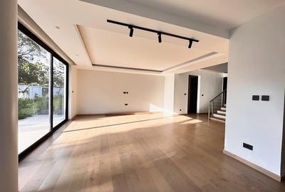 5 Bed Townhouse with En Suite in Lavington - 4