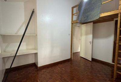 4 Bed Townhouse with En Suite in Hill View - 3