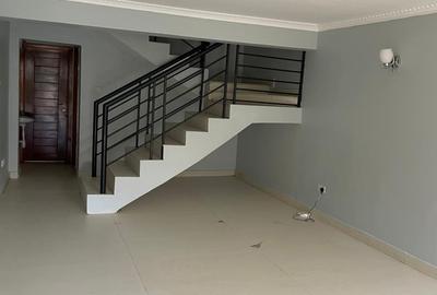 4 Bed Townhouse with En Suite at Nasra Court - 3
