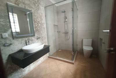 6 Bed Townhouse with Backup Generator in Rosslyn - 4