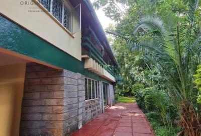 5 Bed House with En Suite at Lavington - 2