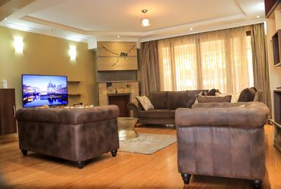 Furnished 3 Bed Apartment with En Suite at Rosewood Avenue - 2