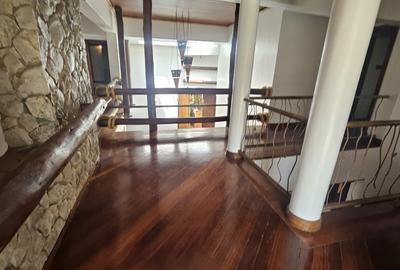 6 Bed House with En Suite in Runda - 3