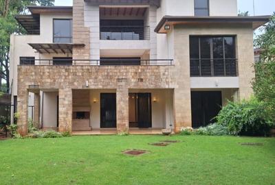 5 Bed Villa with En Suite in Lavington