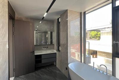 5 Bed Townhouse with En Suite in Lavington - 4