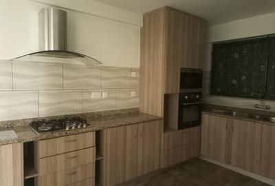 2 Bed Apartment with En Suite at Parklands - 2