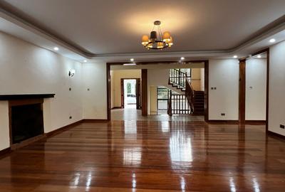 5 Bed Townhouse with En Suite in Thigiri