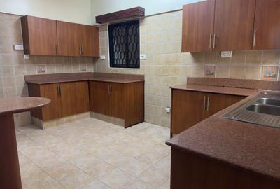 3 Bed Apartment with En Suite at Lantana Road