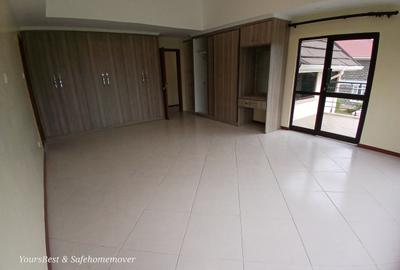 5 Bed Townhouse with En Suite at Gateway Mall