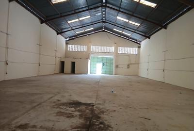 6,000 ft² Warehouse with Backup Generator in Industrial Area - 4