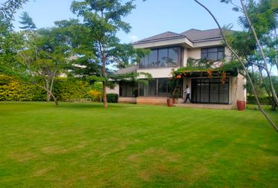 4 Bed Villa with En Suite in Ridgeways