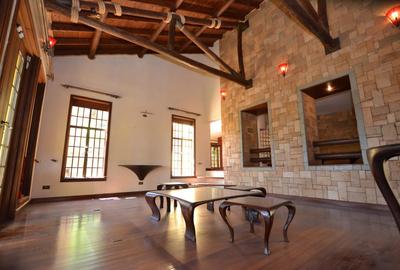 5 Bed House with En Suite in Runda