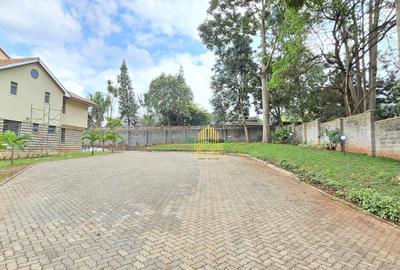 5 Bed House with En Suite in Runda