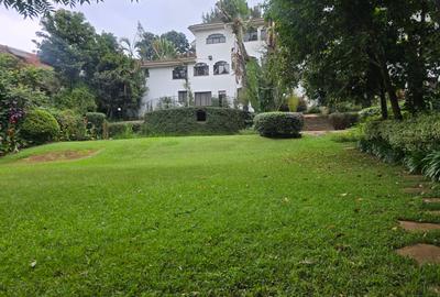 5 Bed House with En Suite in Nyari