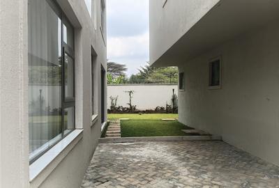 6 Bed Townhouse with En Suite in Lavington - 4