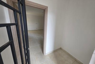 1 Bed Apartment with En Suite at Lantana Road - 2
