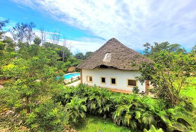 5 Bed Villa with En Suite in Diani