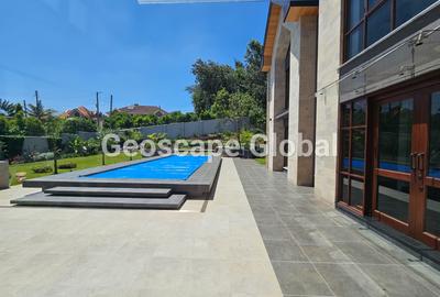 5 Bed House with En Suite in Runda
