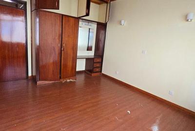 5 Bed Townhouse with En Suite at Brookside
