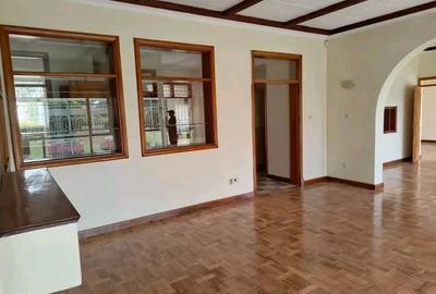 5 Bed House with En Suite in Thigiri
