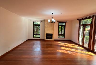 5 Bed Townhouse with En Suite in Lavington - 3