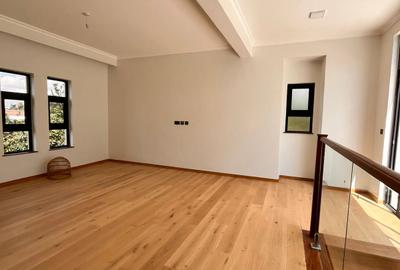 5 Bed Townhouse with En Suite in Lavington