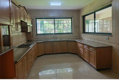 4 Bed Townhouse with En Suite in Brookside